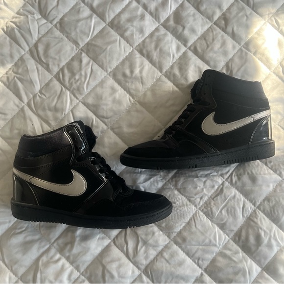 Black and Silver Nikes - Picture 1 of 6